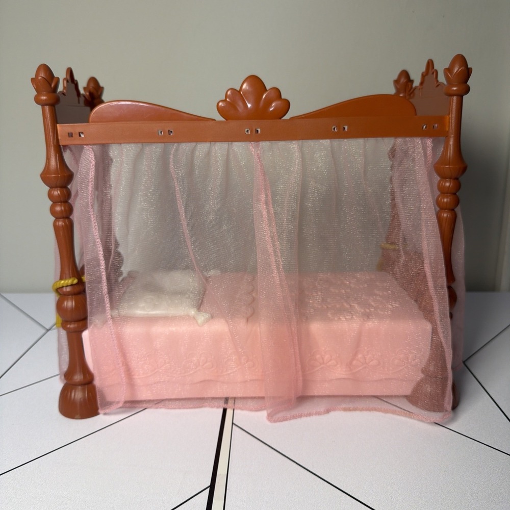 VTG Disney Princess Doll Bed Sophia the 1st 13" x 11" X 7" Cinderella Barbie SZ